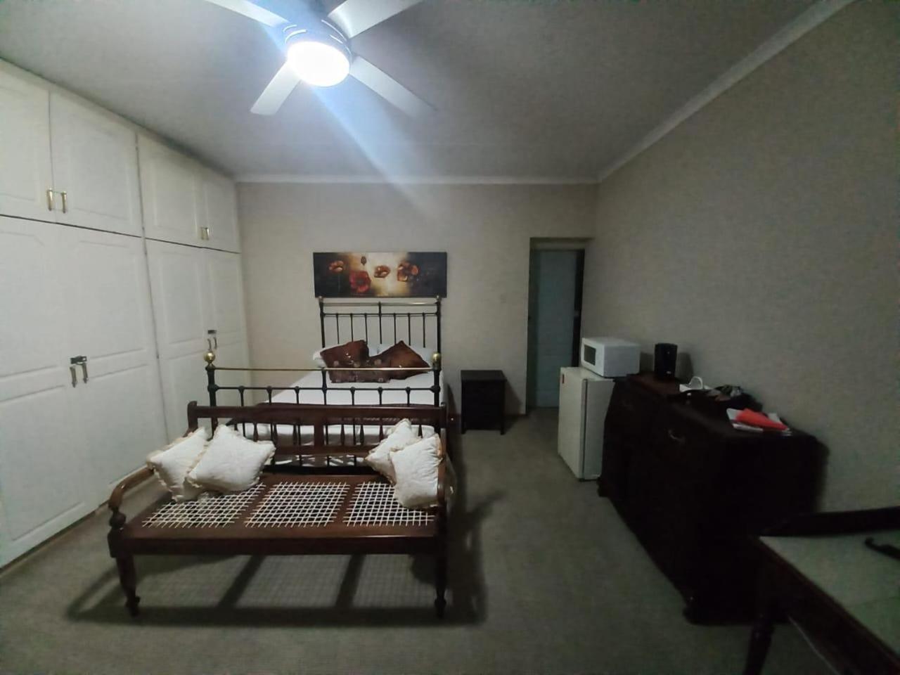 Anri Guesthouse Bloemfontein Ngoại thất bức ảnh