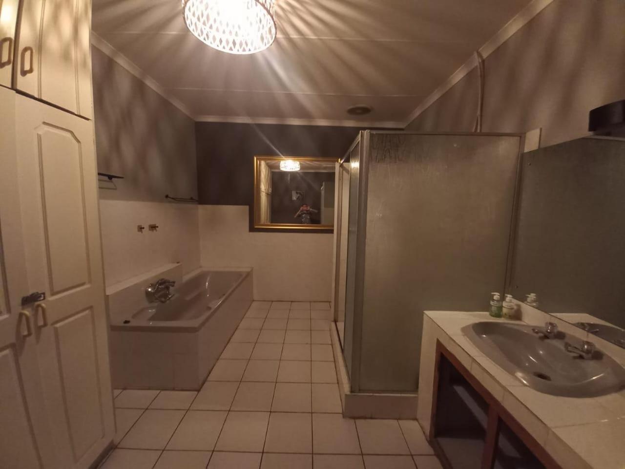 Anri Guesthouse Bloemfontein Ngoại thất bức ảnh