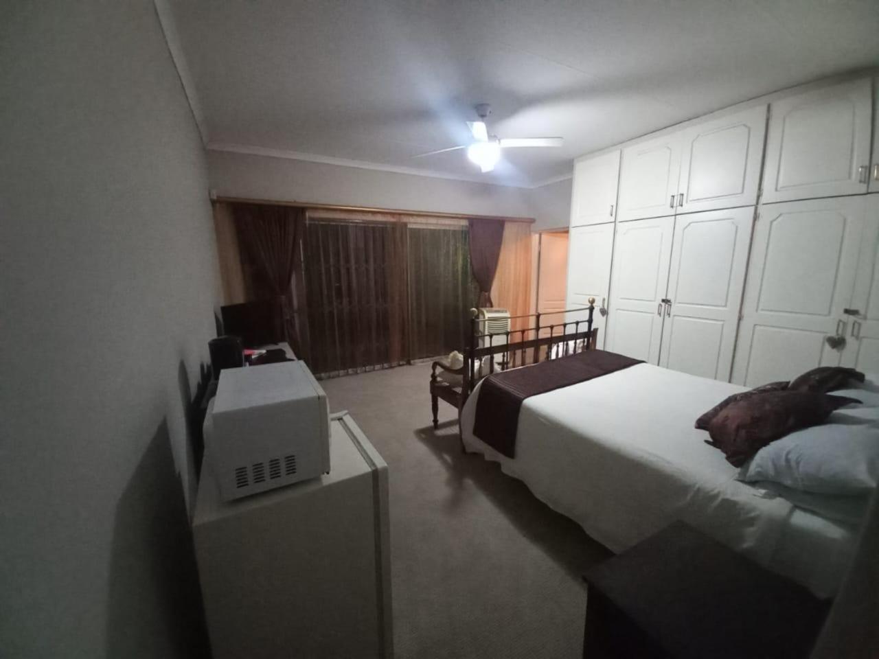 Anri Guesthouse Bloemfontein Ngoại thất bức ảnh