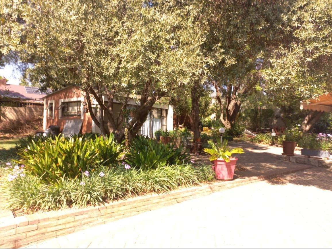 Anri Guesthouse Bloemfontein Ngoại thất bức ảnh